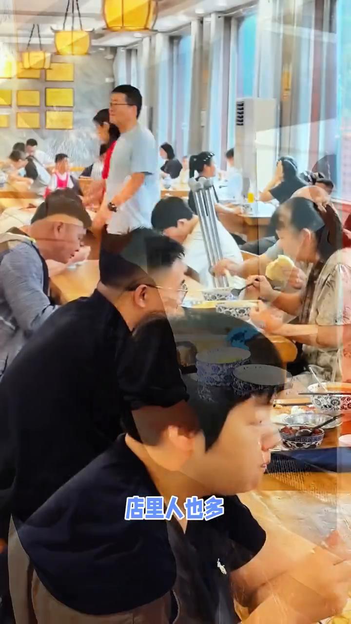 受台风白海豚影响，洛阳依然是大雨如故。早晨七点多冒着雨到洛阳启明东路这家清真牛肉