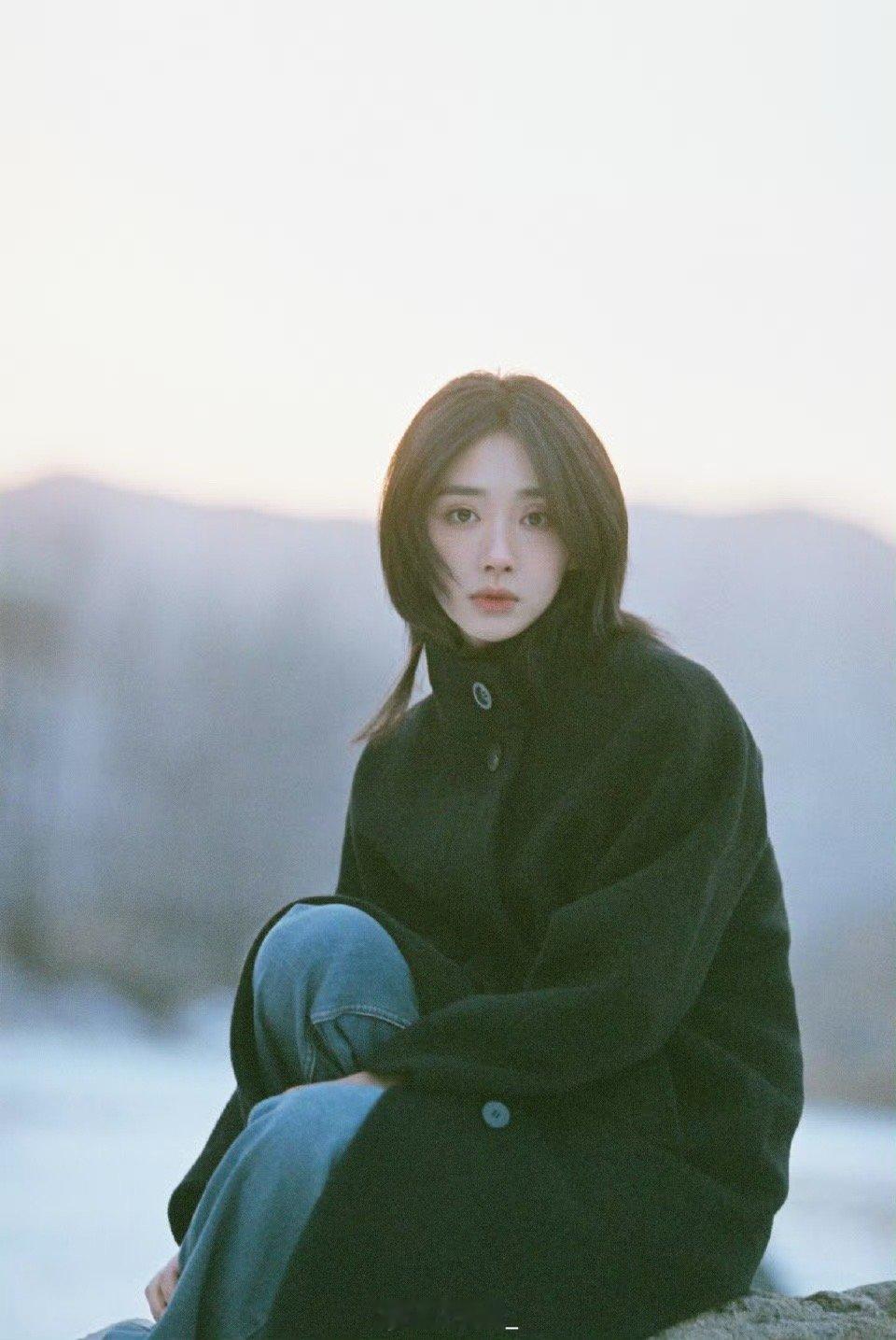 以为王影璐拍照拍哭了 看小图真以为王影璐拍照拍到哭了！原来是脸上的雪，好妙啊～ 