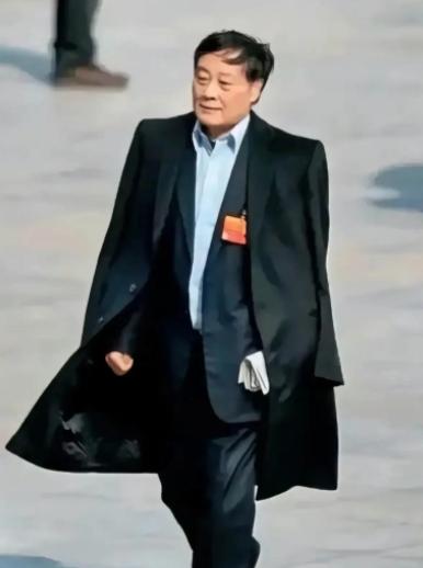 宗庆后的局？


汇丰银行的声明像块试金石，瞬间让各方现了原形。
小杜那边起诉书