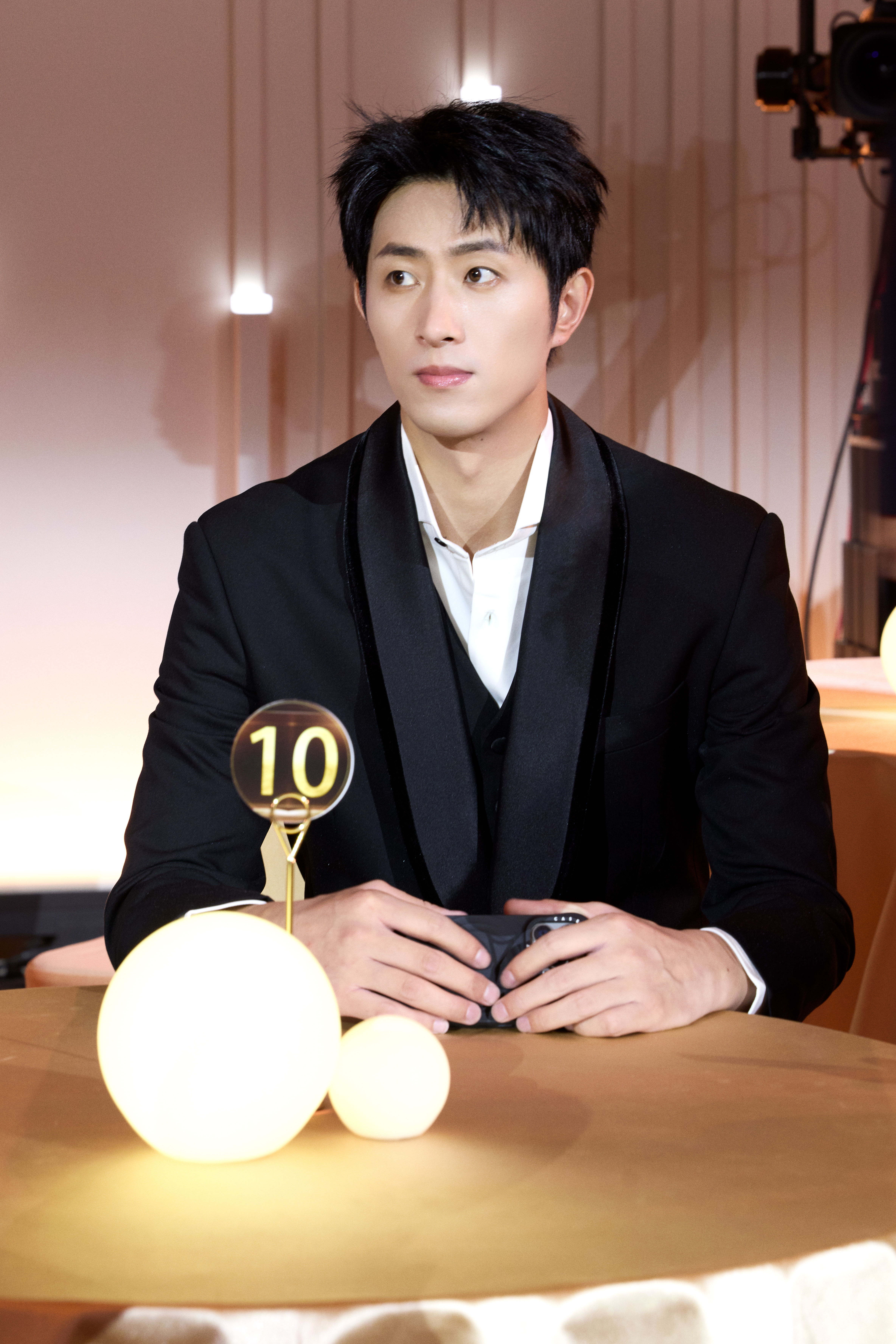 王凯沐年度微短剧突破男演员 王凯沐用《我与玫瑰》证明：好演技从不受时长限制。每个