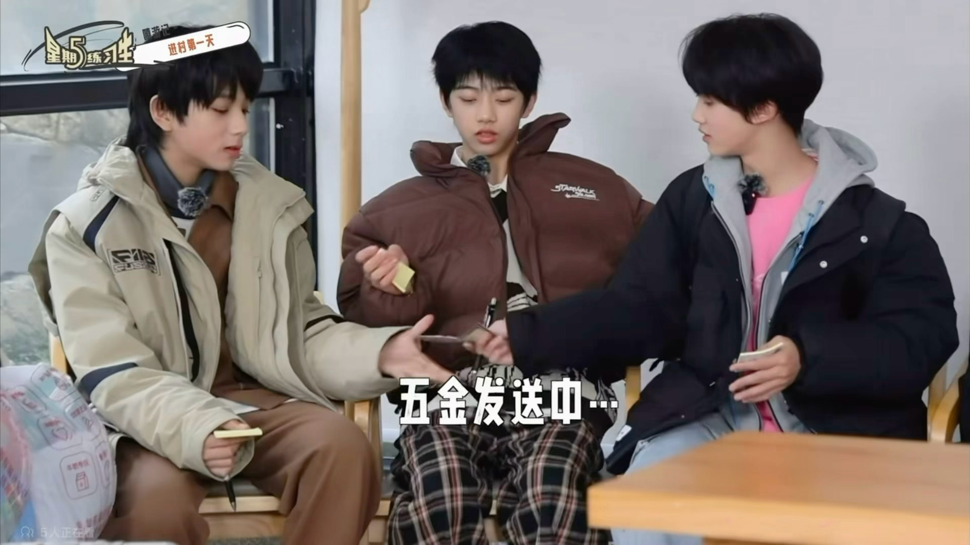 他做坏事的时候顶着无辜脸真诚的询问是人都会被他骗住好吧：我只是问你要不要 没说我