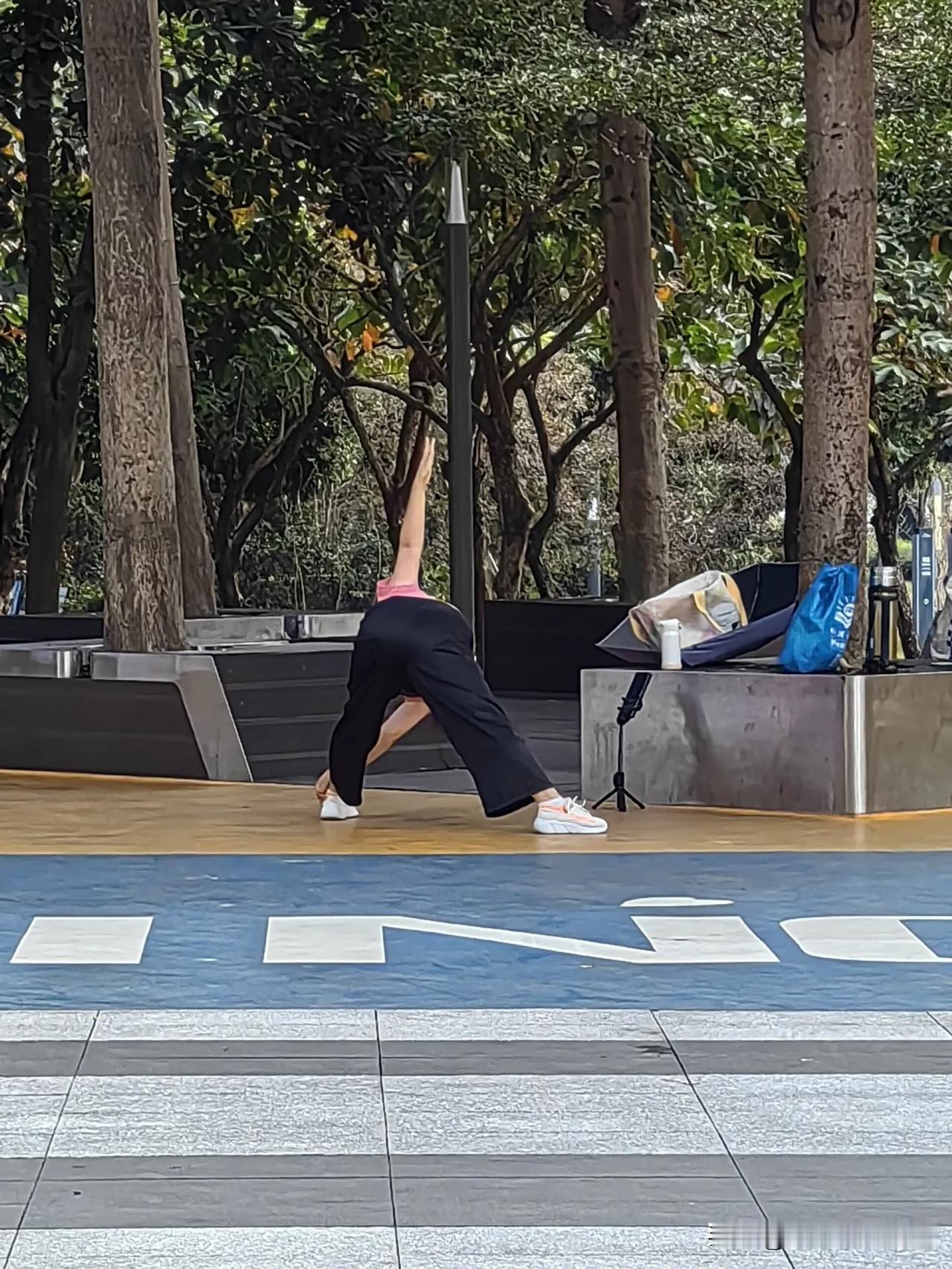 深圳香安社区公园晨练。
 #秋日好时光# #秋日生活打卡季# #秋日随记# 