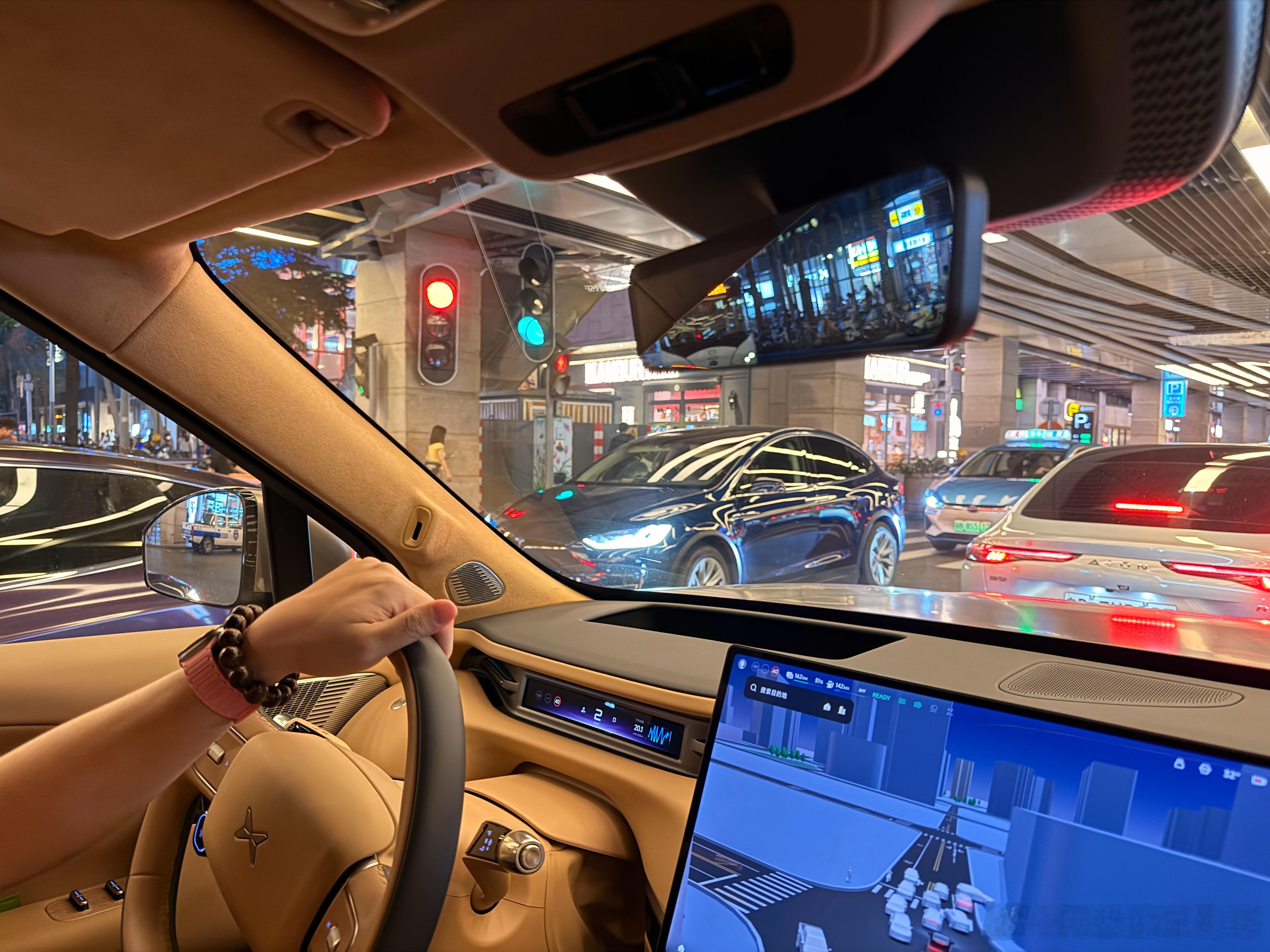 虽然现在极少见到新款的Model S和Model X，但也没想到特斯拉会直接把这