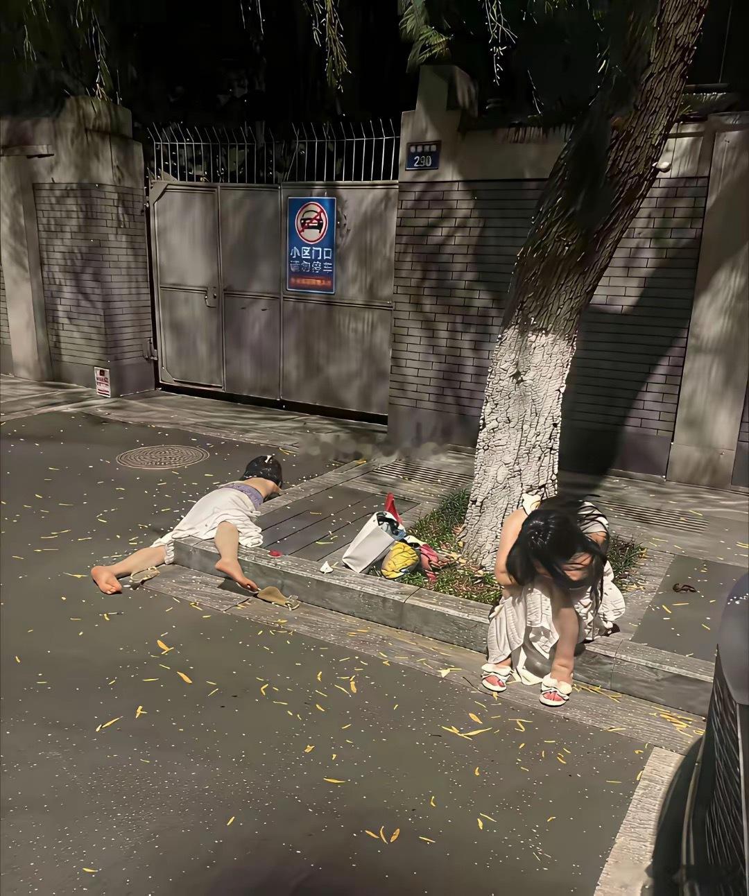 女孩子在外面要保护好自己，要是遇到个坏人怎么办！ ​​​