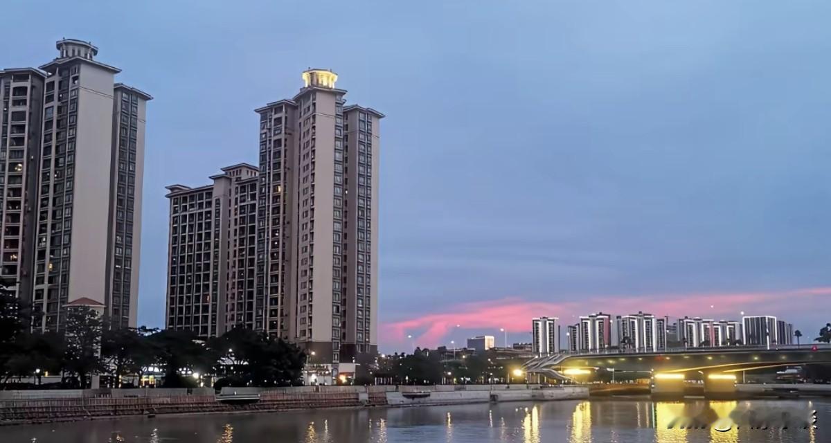 奉劝所有人，和邻居打交道，牢记这10条黄金原则，少结怨、多清净！

1、平时碰面