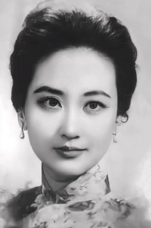 一代名将孙立人和干女儿黄正互相爱慕，即将修成正果之时，蒋经国下令将黄正关了十年。