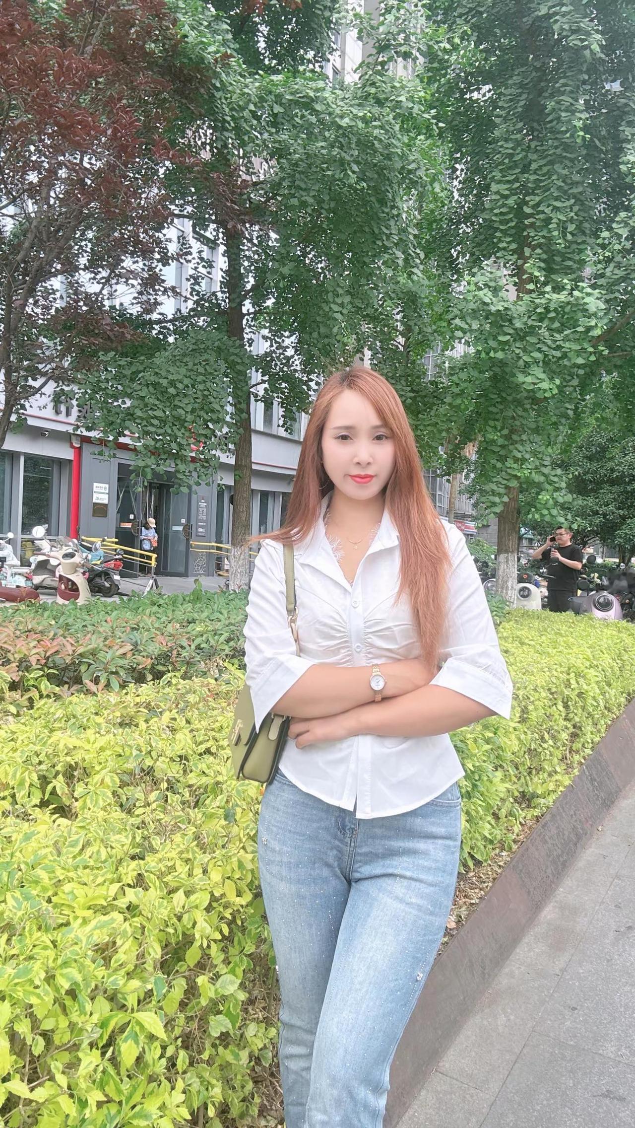 渐渐收起了多余的热情，也慢慢戒掉了无谓的期待。不再期待谁的理解，也不再渴望谁的陪