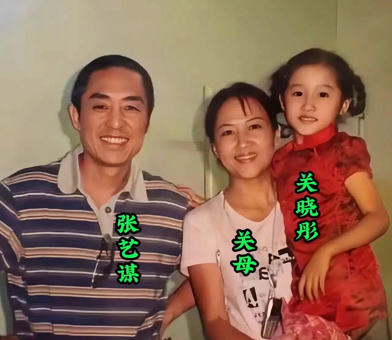 关晓彤长相漂亮，
身姿高挑随妈妈。关晓彤演技蜕变 关晓彤礼裙造型 关晓彤御姐造型