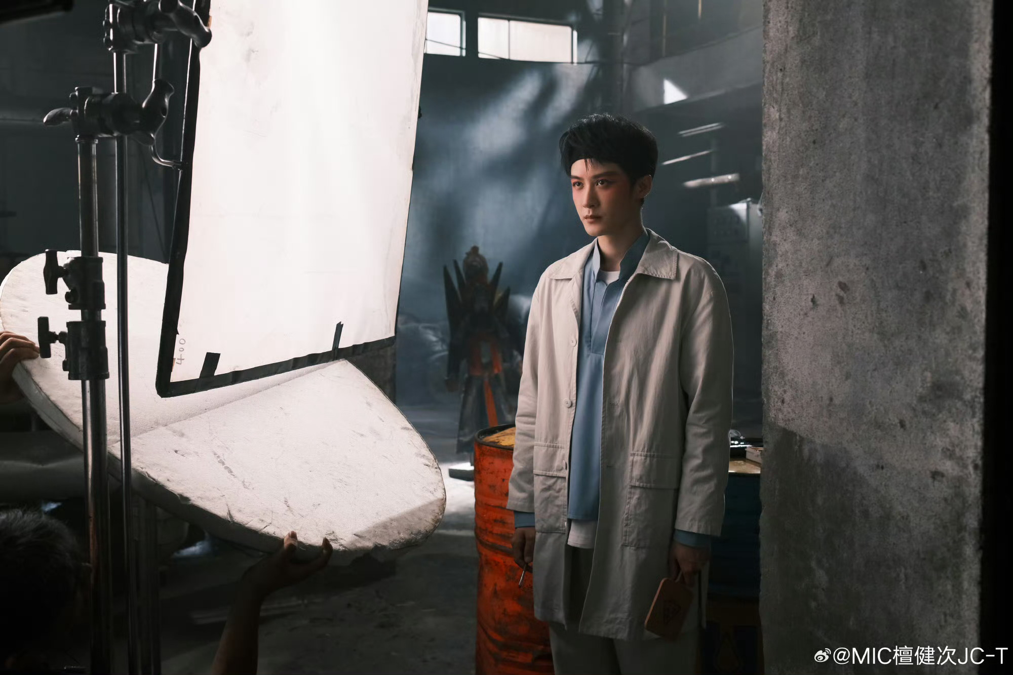 檀健次好戏开场  檀健次沈翊戏装造型  檀健次《猎罪图鉴2》沈翊戏装版上线，眼神