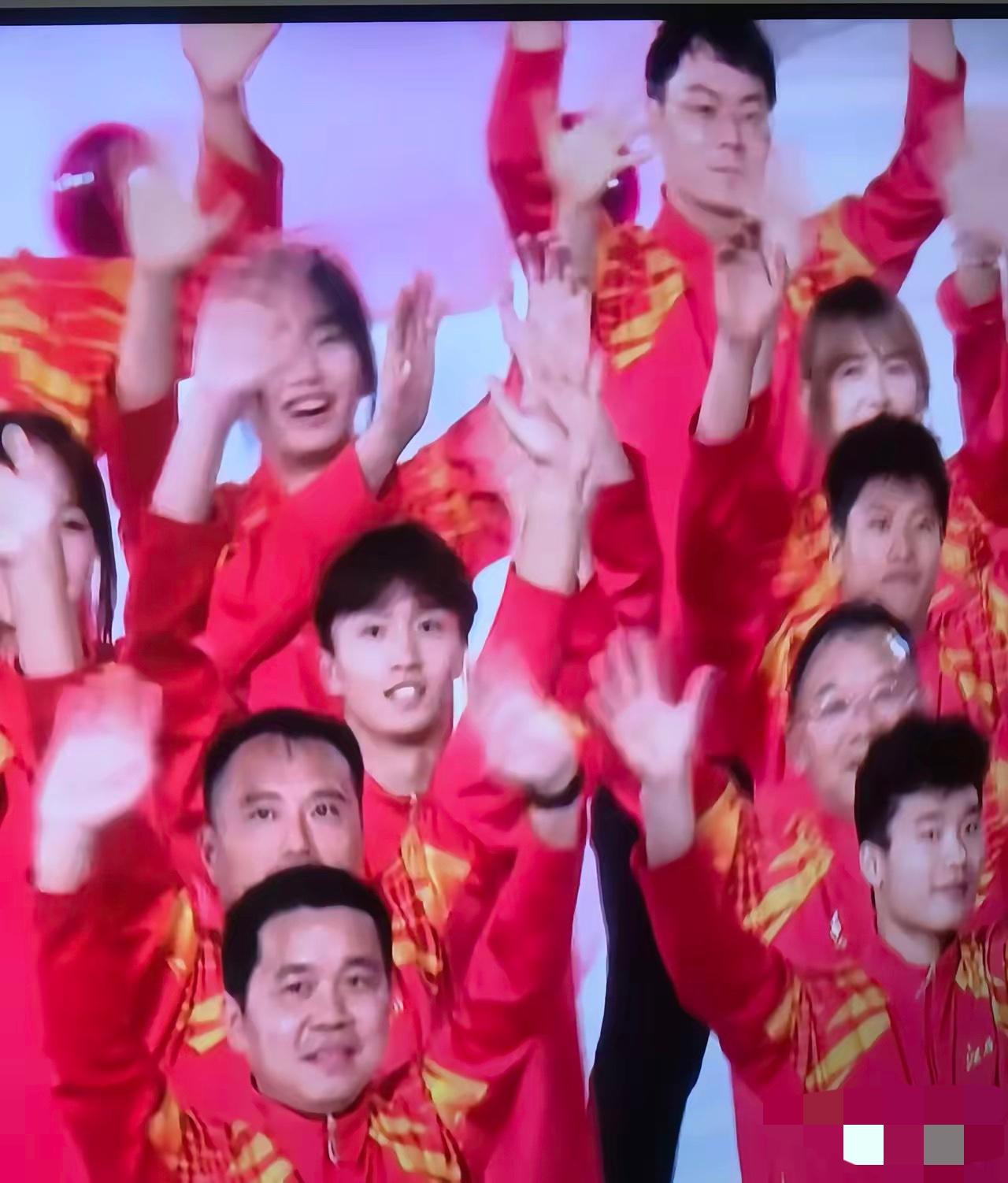 现在向我们走来的是：台湾省体育代表团！
​虽然说是全运会，可实际上还说不上是全运