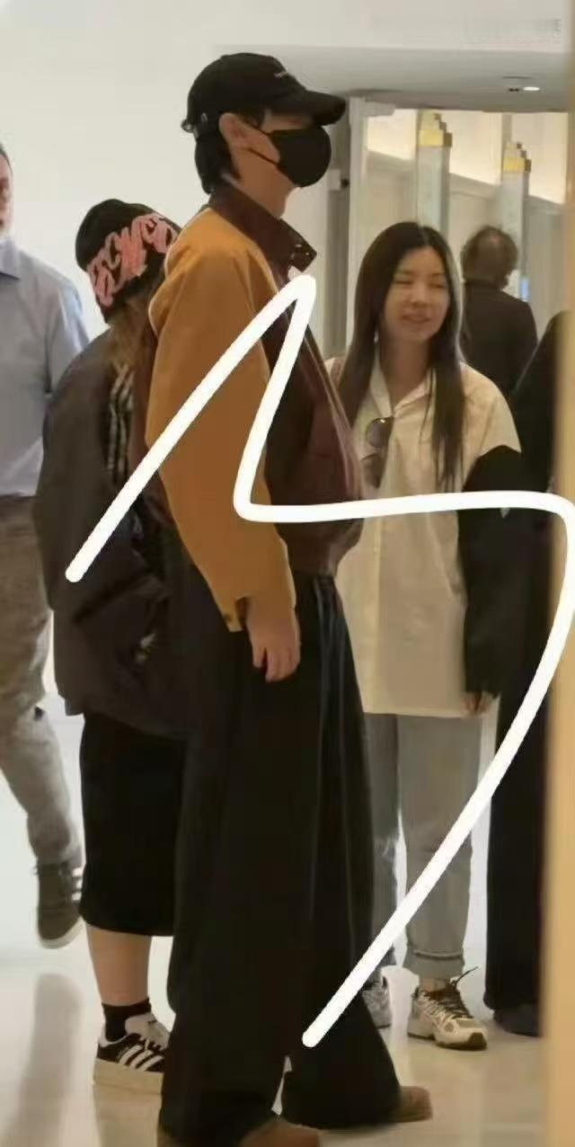 身高一米九腿长一米八田栩宁戛纳红毯站姐出图田栩宁的戛纳采访