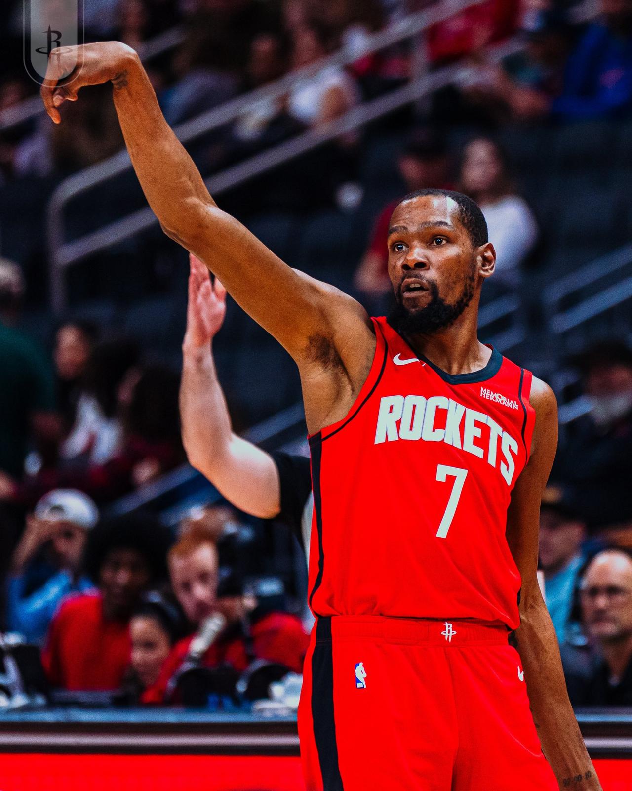 今天杜兰特又打了33分钟！
这甚至已经是乌度卡“手下留情”了，毕竟还有打了36分