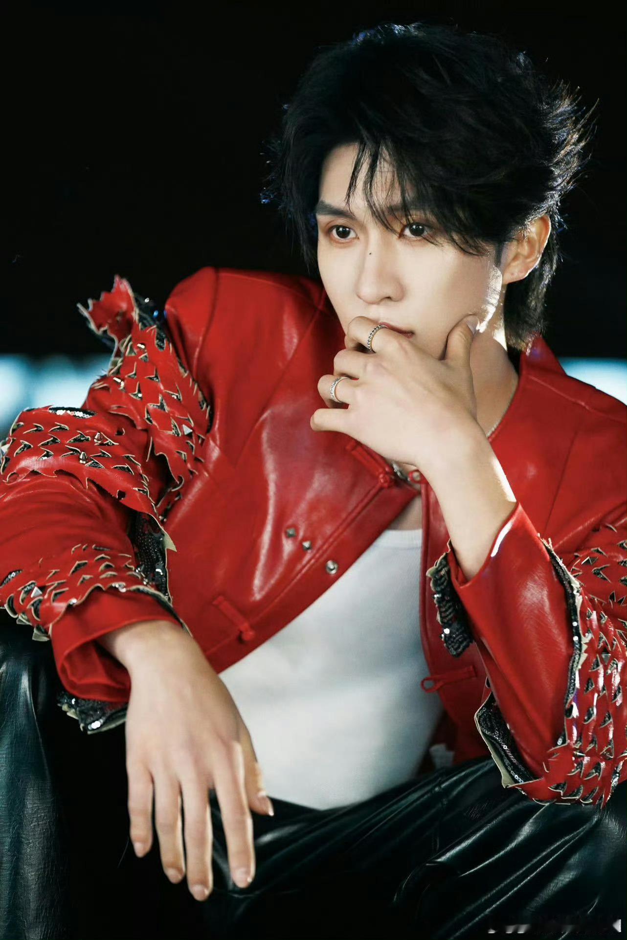 张集骏从短剧转长剧了 短剧练出来的镜头感和节奏感，到长剧里成了加分项，张集骏这次