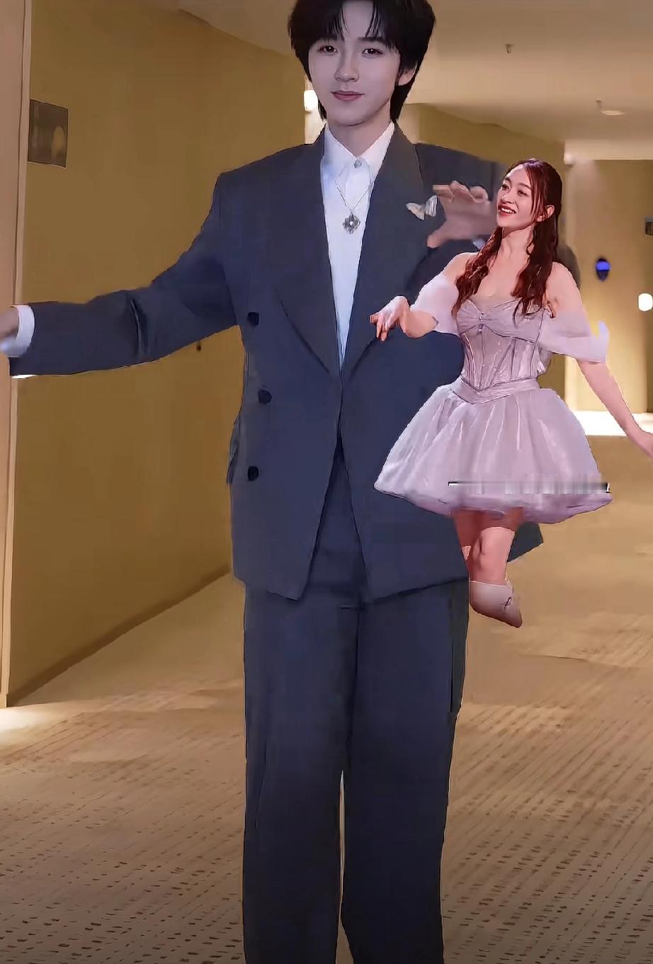 贺峻霖唱李小冉的“万通筋骨贴”

李小冉火速“报仇”，复刻他的名场面。多么另类的