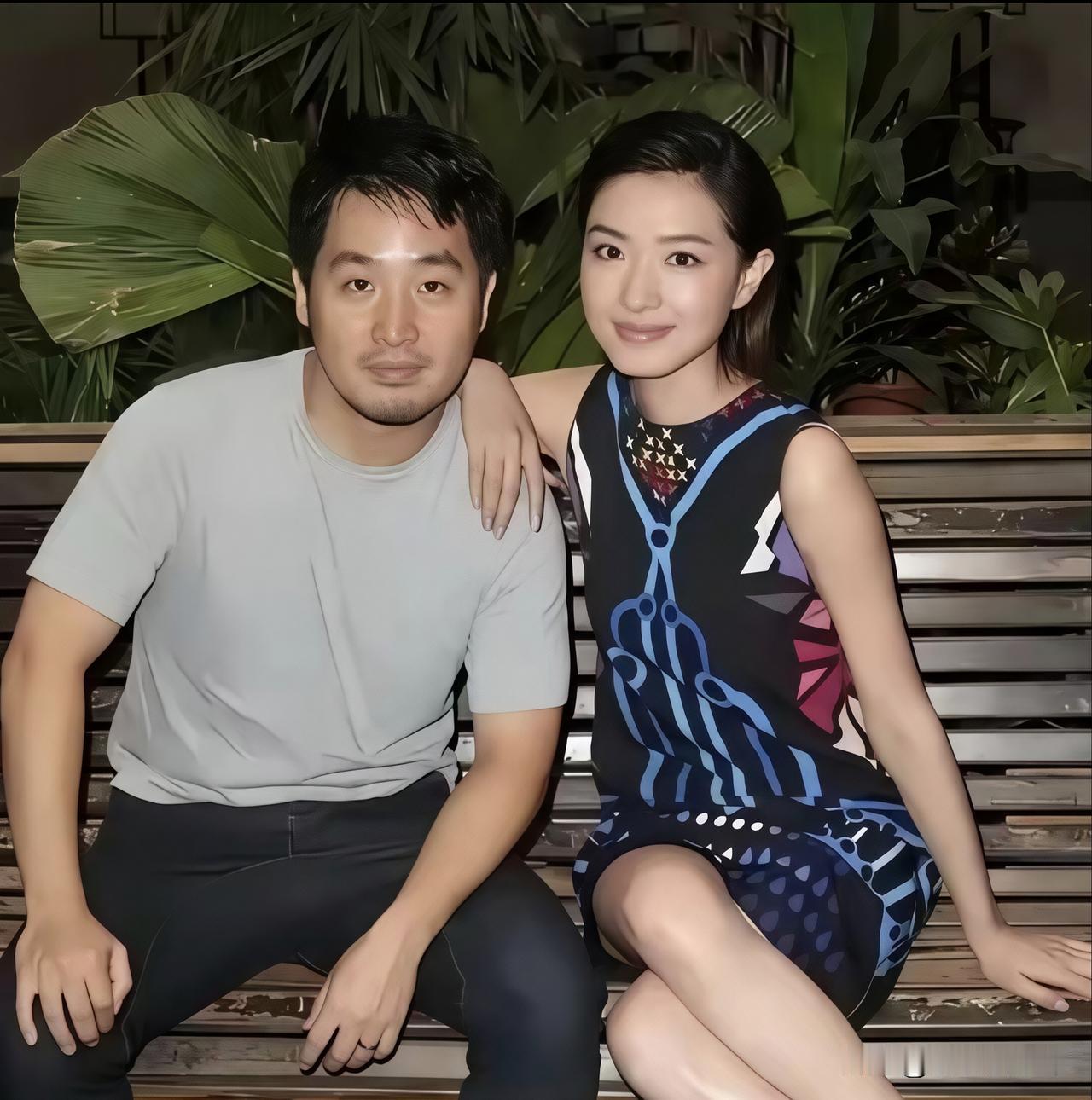 万茜和圈外老公同框太戳人了

印象里万茜一直是清醒又通透的实力派，专心打磨演技从