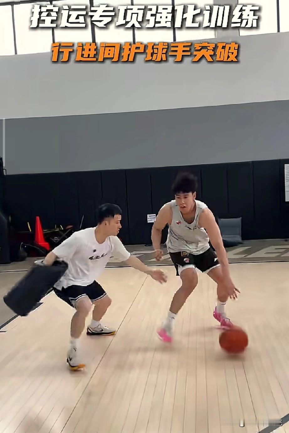 李虎翼要是能把这个弱项加强，绝对会有稳定上场时间，也会是辽宁男篮未来稳定轮换！