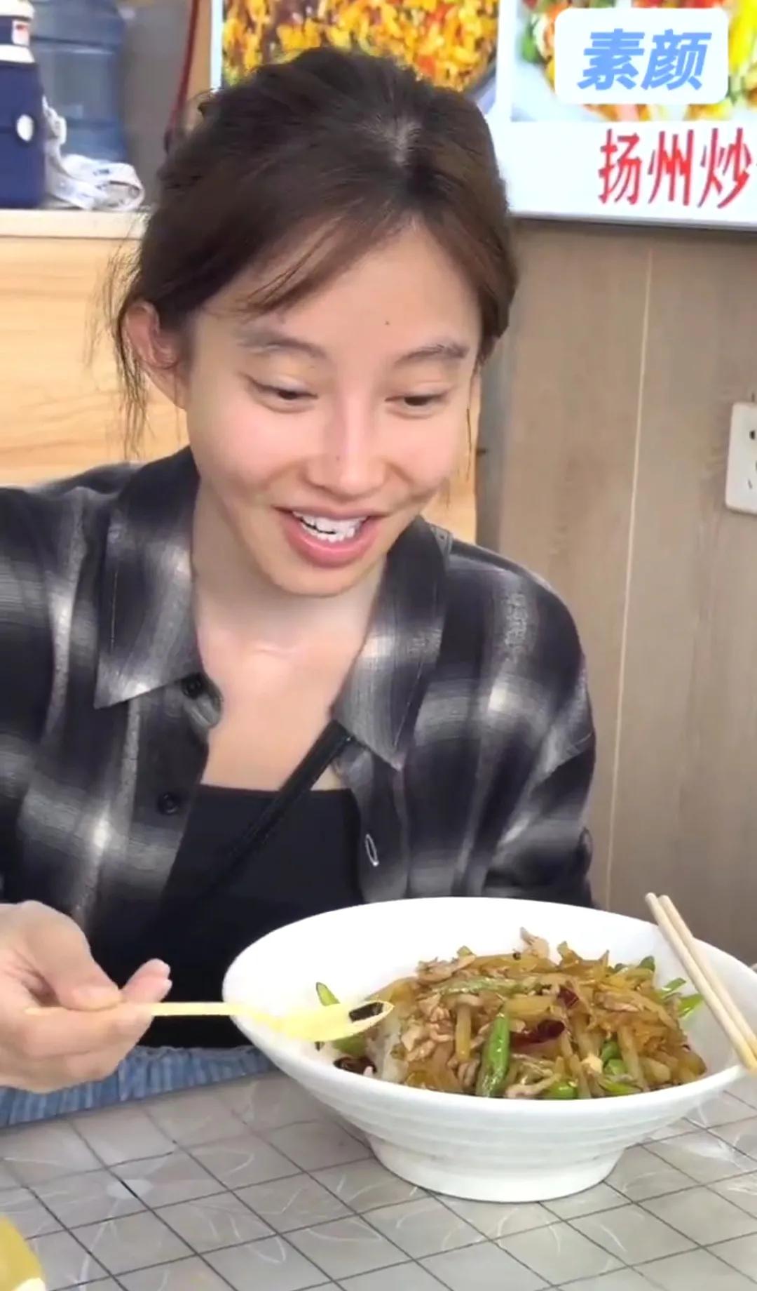 冯提莫素颜照来了，求榜一大哥心理阴影！

冯提莫的大名估计玩网络的人没有不知道的