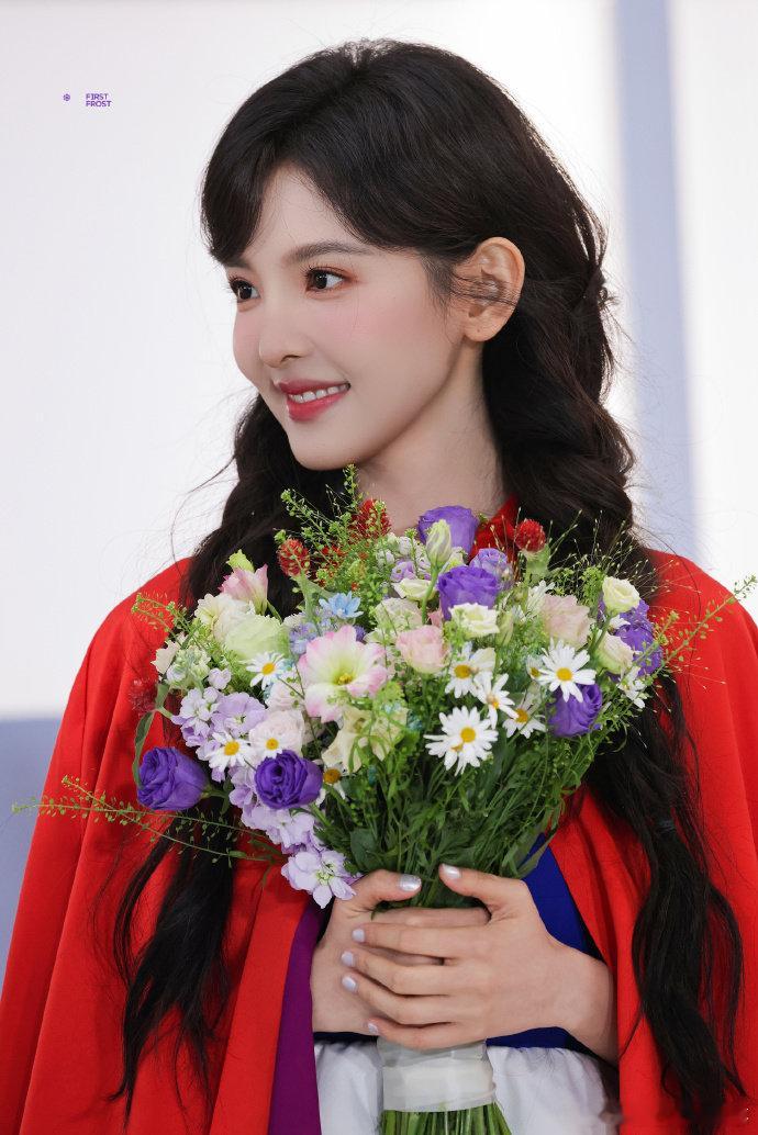 合唱时妹妹眼里全是你，你却只顾着陶醉歌声，这波“单向奔赴”笑不活了！ 