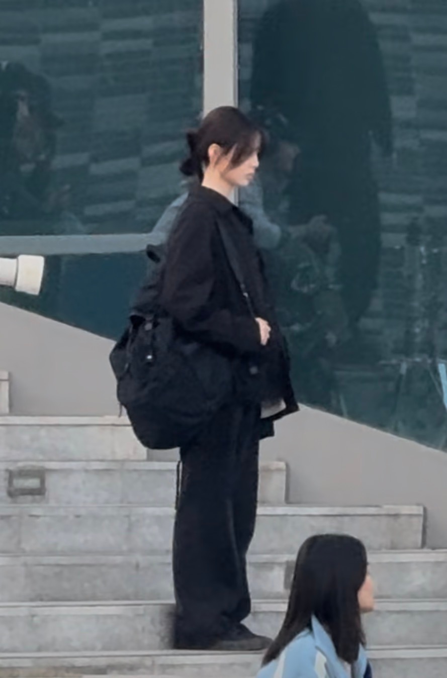 学姐这包越来越大了杨超越郑雨