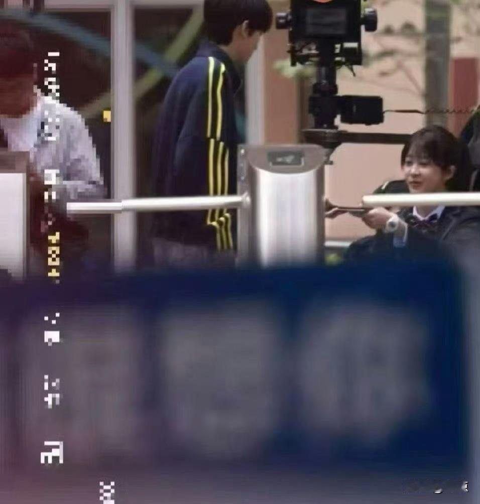 TF家族[超话] 真的太费解了！我们的少年时代2女主 这是什么操作？剧组未免也太