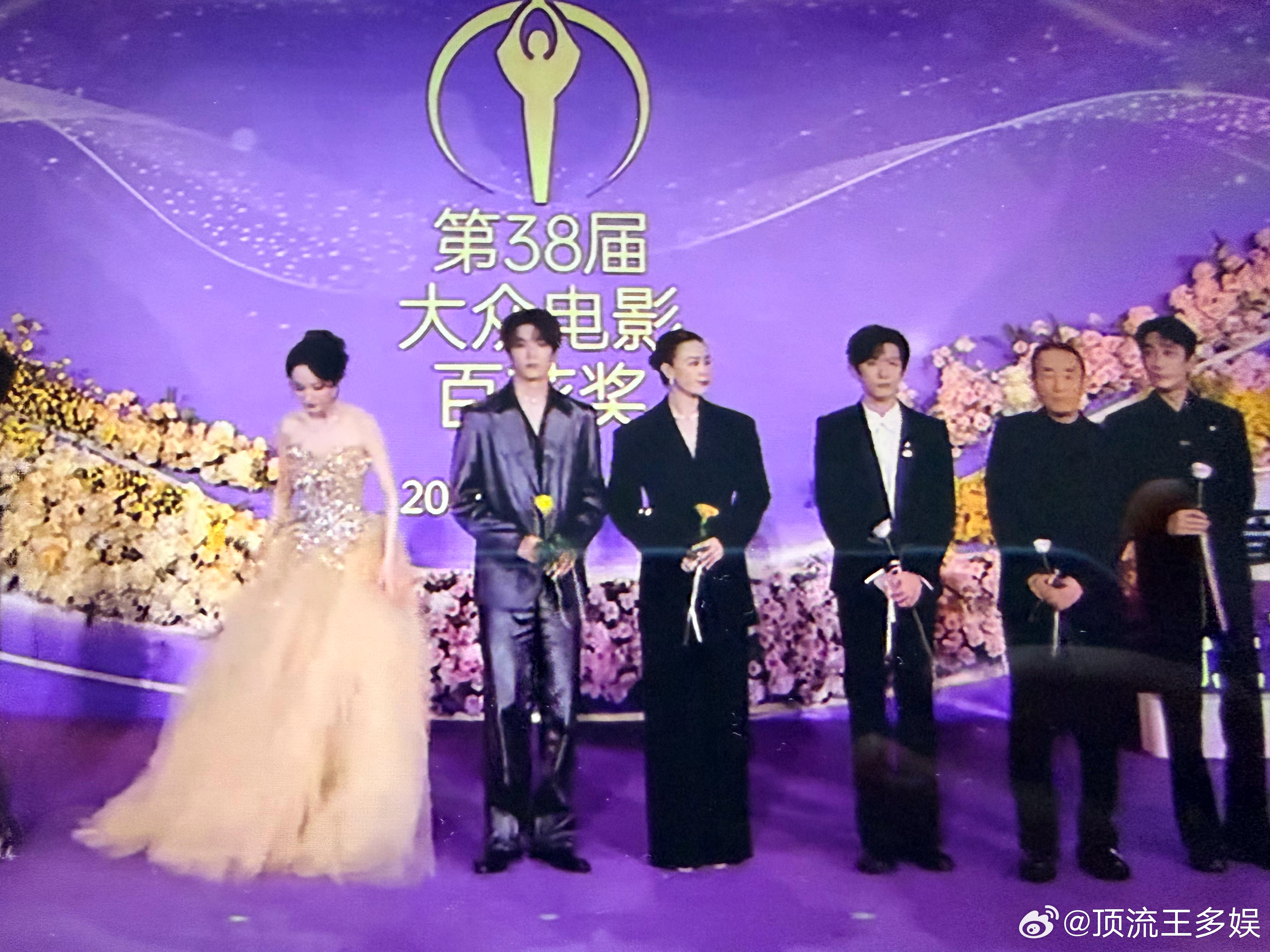 易烊千玺刘耀文一起走红毯易烊千玺和刘耀文一起走红毯了 易烊千玺刘耀文一起走红毯了