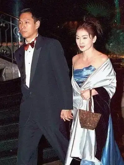 何先生一直以来都给了她足够的尊重和宠爱