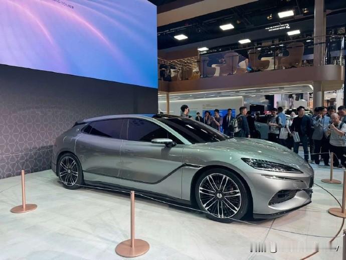 腾势就带来了全新猎装车Z9GT
新车是腾势品牌首款融入Elegance in m