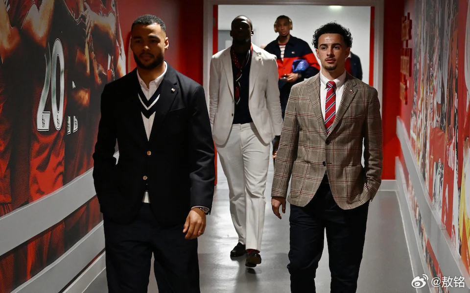 利物浦vs西汉姆联 利物浦男模队来了啊！追求时尚无可厚非，利物浦球员很多都很帅气