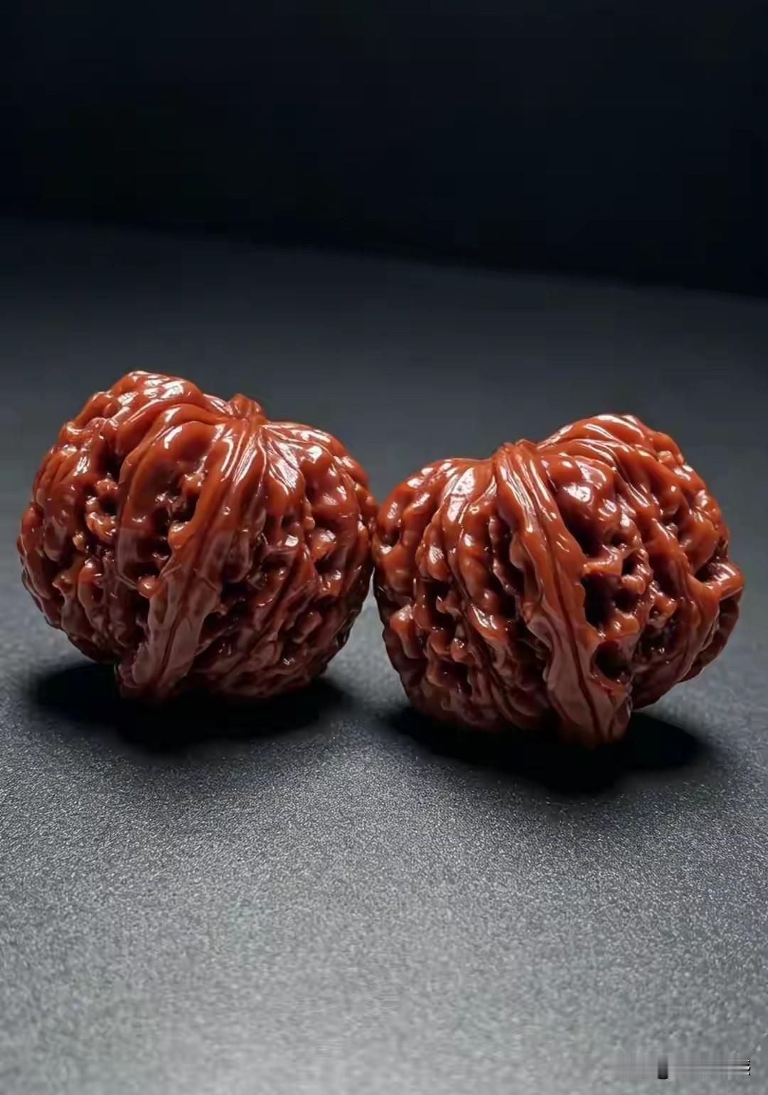 前些年盘核桃盘的那么火，现在好像没有人玩这个东西了，即便是有人玩，也是非常小众的