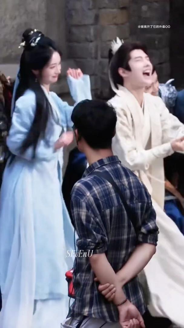 杨洋周洁琼同框跳舞路透杨洋周洁琼跳舞好可爱 怎么那么可爱！！！！！ 