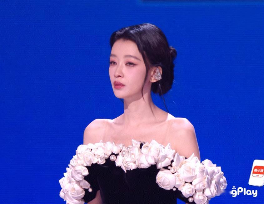 孙怡送了一个白眼给芒果这记白眼，翻得太解气、太真实！完全是被芒果骚操作逼到情绪崩