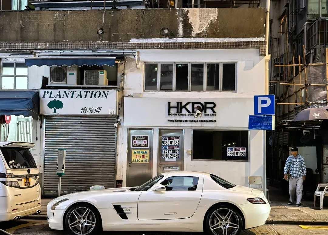 这车头这么长，设计脑回路得通通，是装了多大的发动机啊？其实，完全可以把电池塞进去