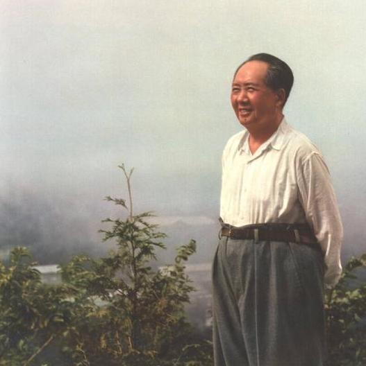 每逢佳节倍思亲，春节就要到了，情不自禁地想到了毛主席，让我们一起缅怀中华民族的救