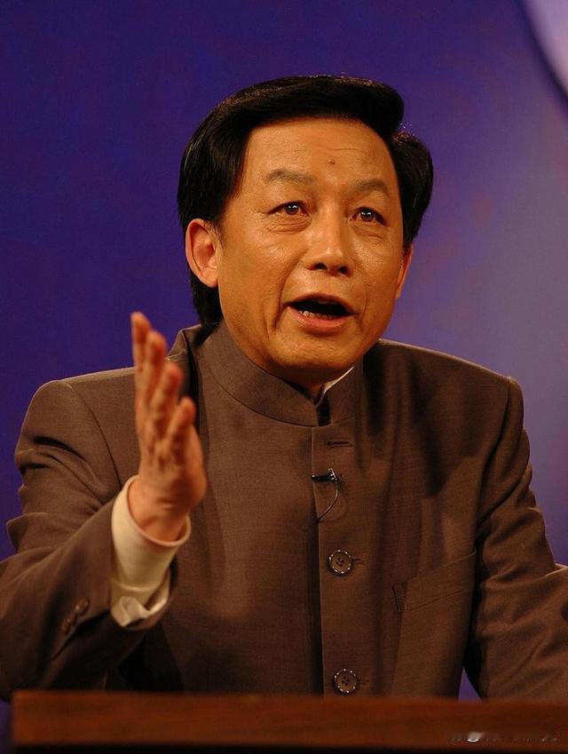 痛批易中天部分谬论：别让歪理邪说消解民族精神根基
 
近期再翻易中天的部分公开言