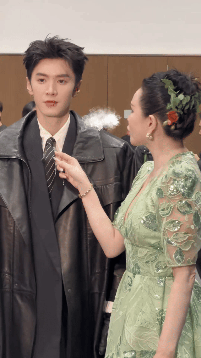 伊能静十年后再说陈哲远靠脸就能红伊能静回忆第一次见陈哲远 伊能静十年后仍念陈哲远