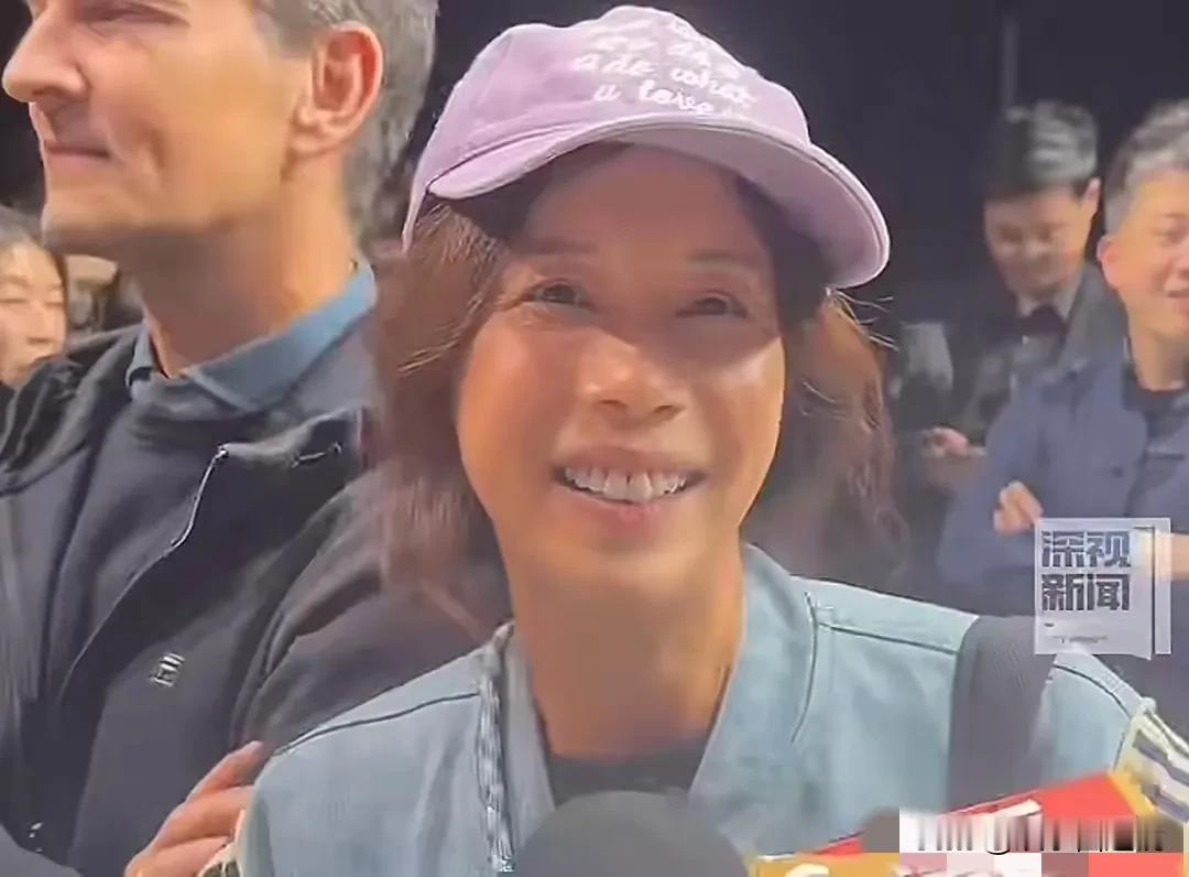 看到这张照片，你还认得出这个女明星是谁吗？
其实我觉得她的颜值和才艺一般般，甚至