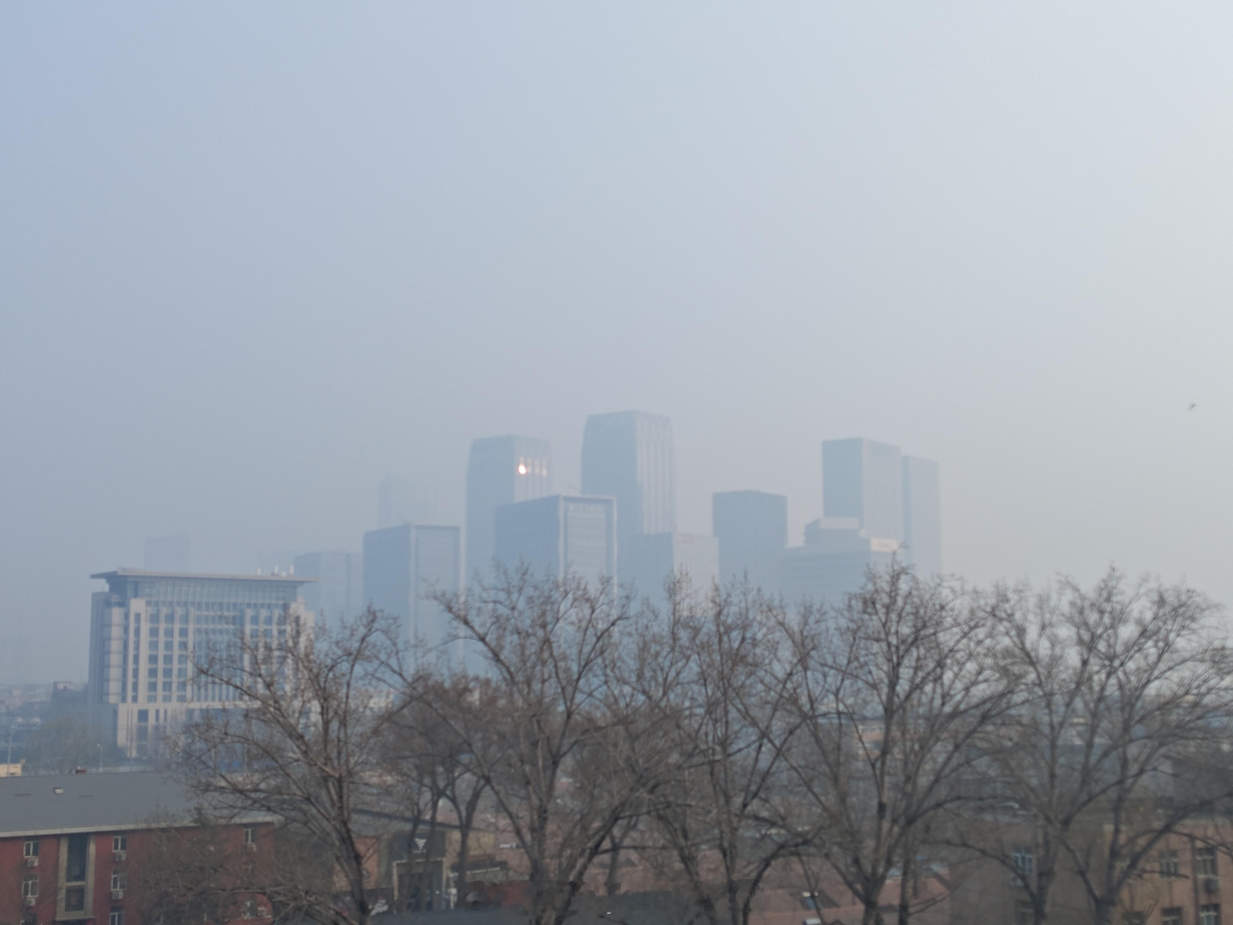 北京今天的雾霾好重…😷 ​​​