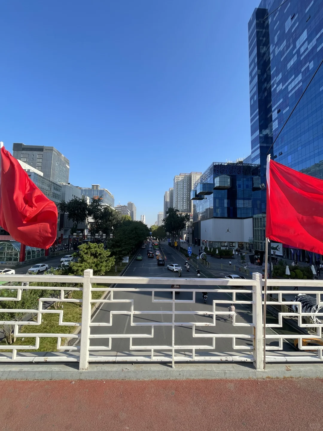 一会儿张晚意就来西安小寨啦。。。。。🥹🥹