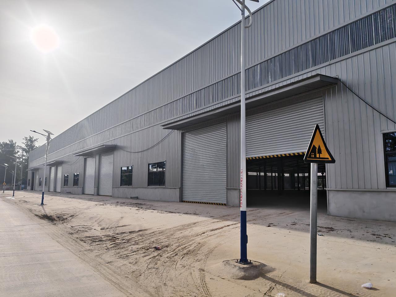 您瞧，在临猗县黄豆景路口，正在建新能源农产品仓储库，等它建好，不仅可以搞活一方经