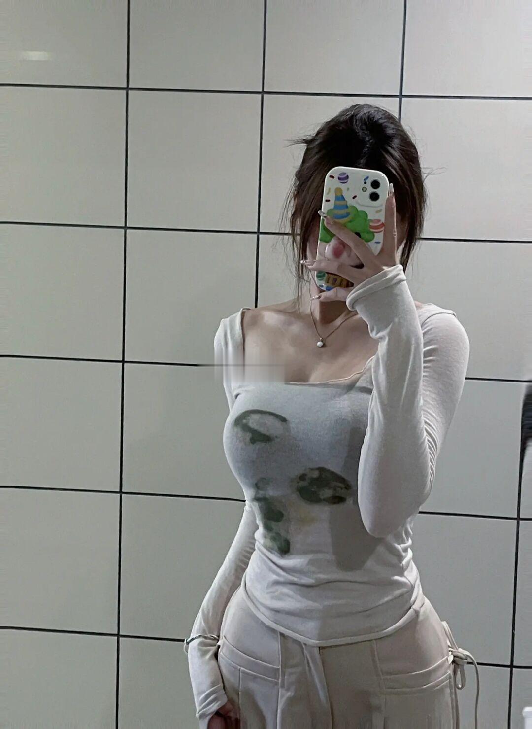 周一上班地铁挤死！害我迟到⏰三分钟