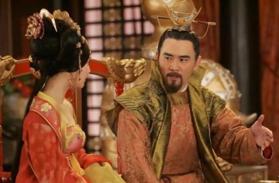 晚宴后，唐玄宗迫不及待地宠幸了一位西域歌姬，不成想，歌姬很快就怀孕了。九个月，歌