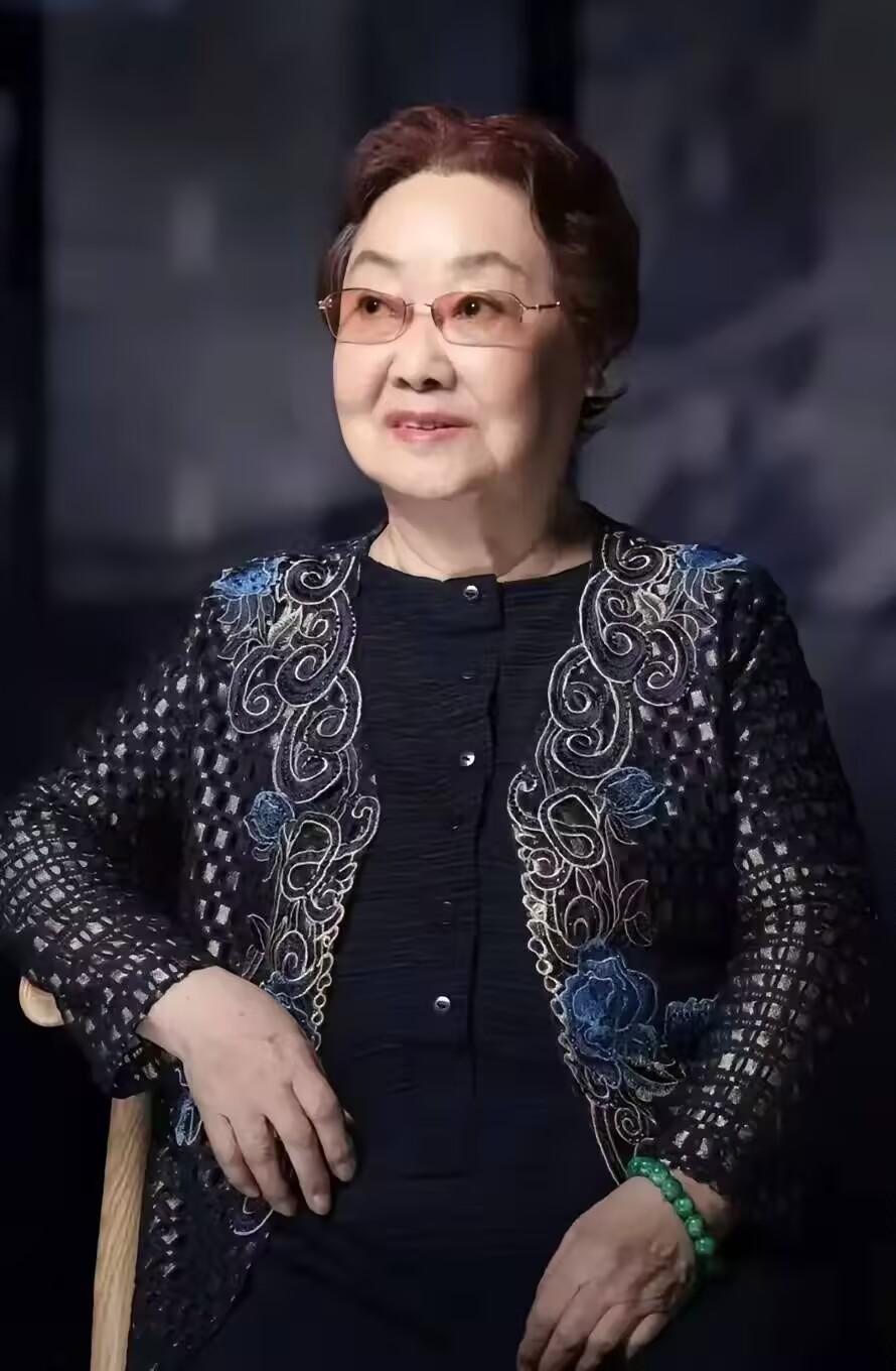 郭兰英的两任丈夫现状
第一任丈夫方浦东，两个人于1964年结婚，丈夫是国家的一级