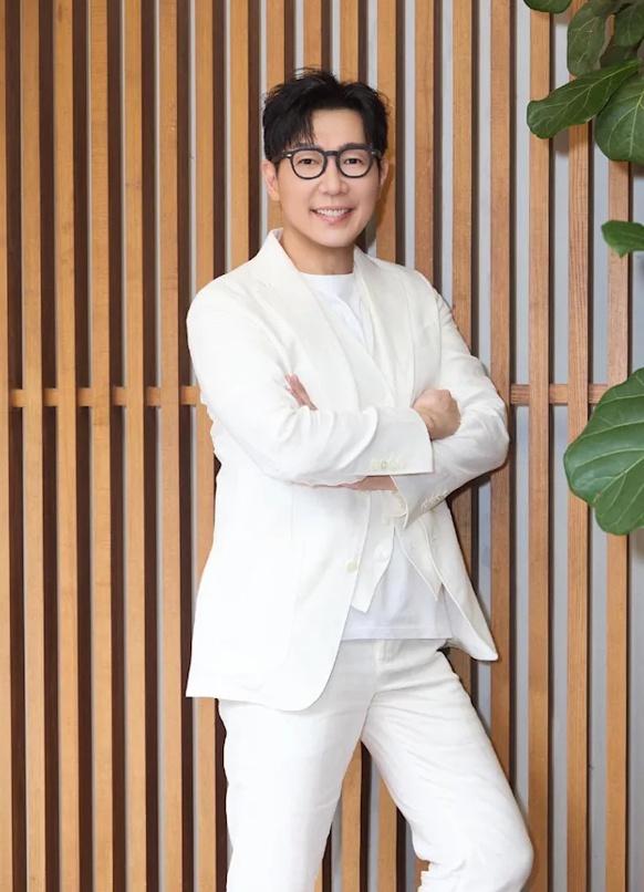 19日，据台媒，@品冠victor 受访回应和@光良 不合传闻：“我跟他一直没有