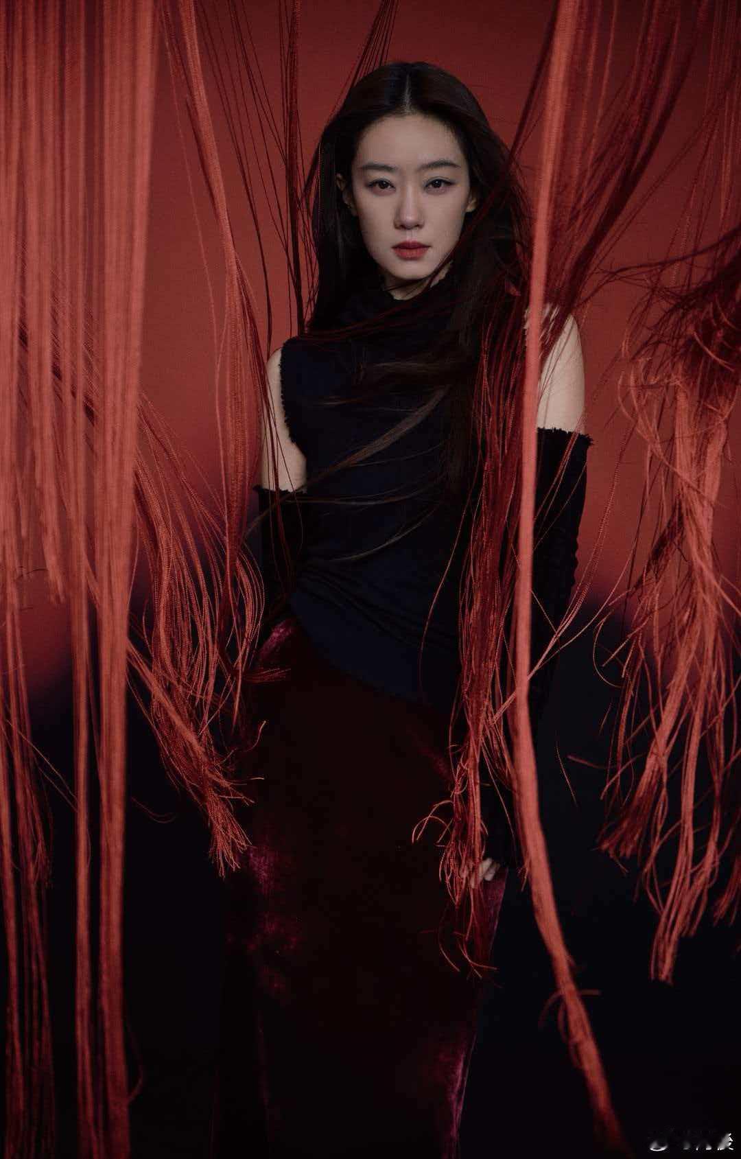 正午阳光新剧官宣女主张小斐 双女主设定加上实力派群像，这才是成年人该看的职场剧。
