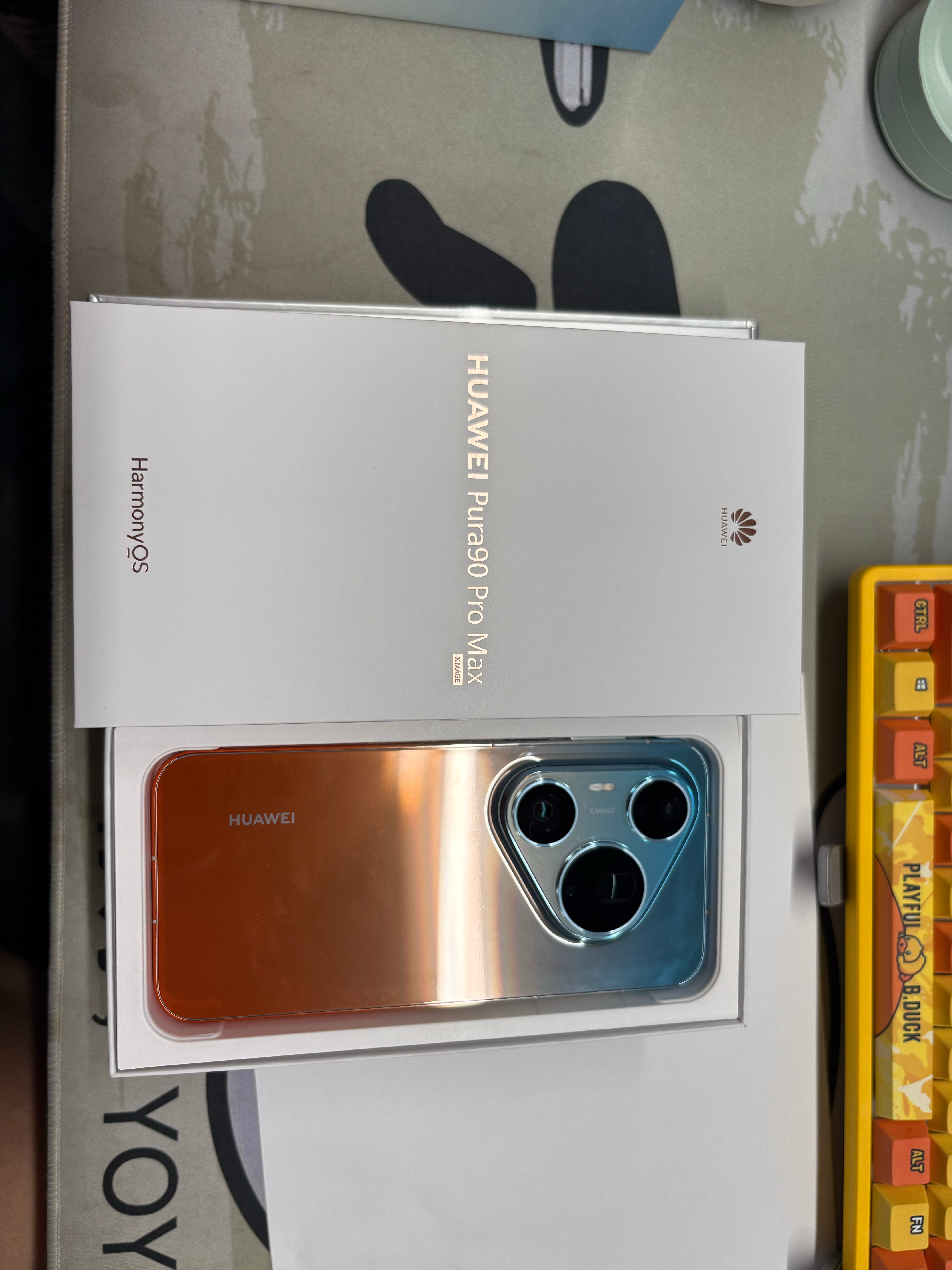 渐变色会重新成为主流么最喜欢的手机渐变色配色是华为Pura90 Pro Max橘