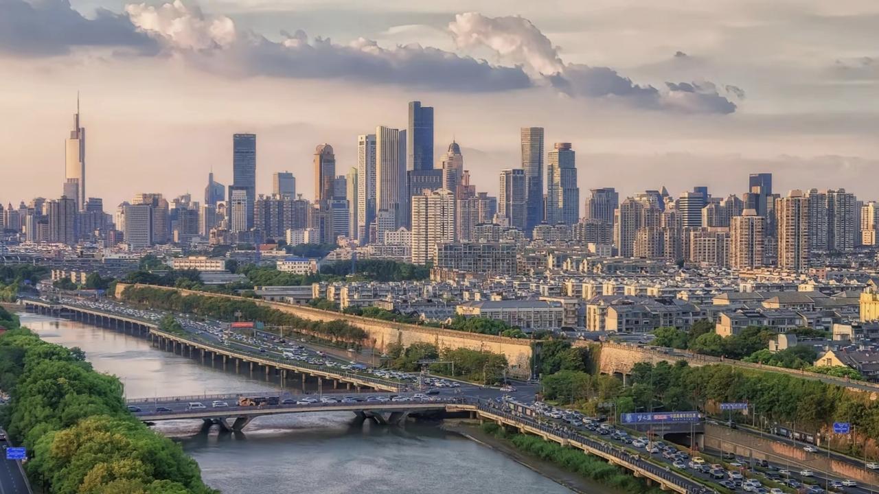 南京也是明代城墙，而且还是明王朝都城，为什么没有西安明城墙出名？
其实南京明城墙