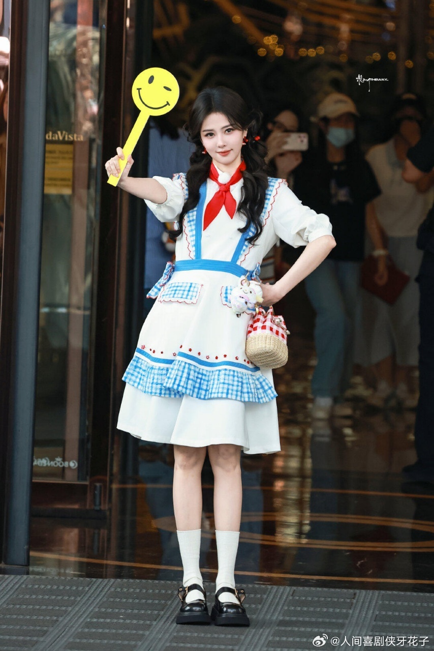 这就是“用魔法打败魔法”吗？白鹿说“我是白梦妍不放盐”，李昀锐立马接“白梦妍不爱
