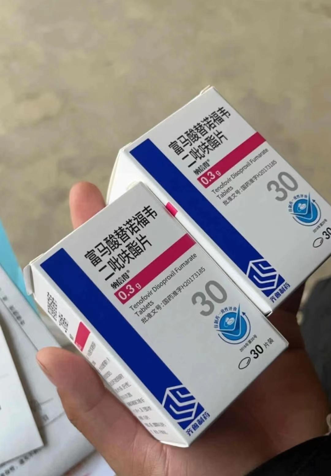 前几天有粉丝朋友给我发来这张图，说是当地县医院医生开的药，费用好便宜...