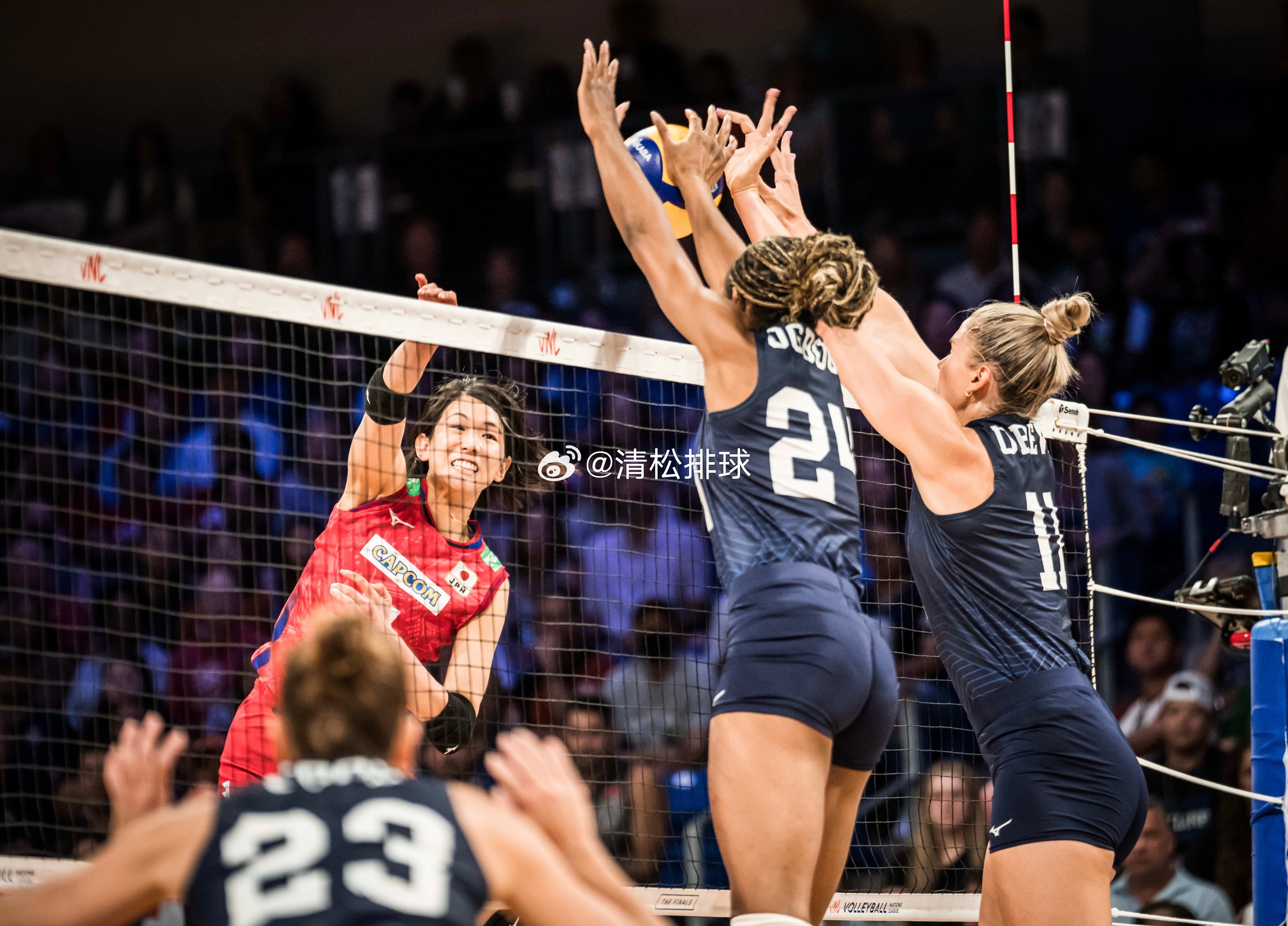 美国女排2-1日本女排（25-23 25-21 18-25）罗宾逊：10分（36