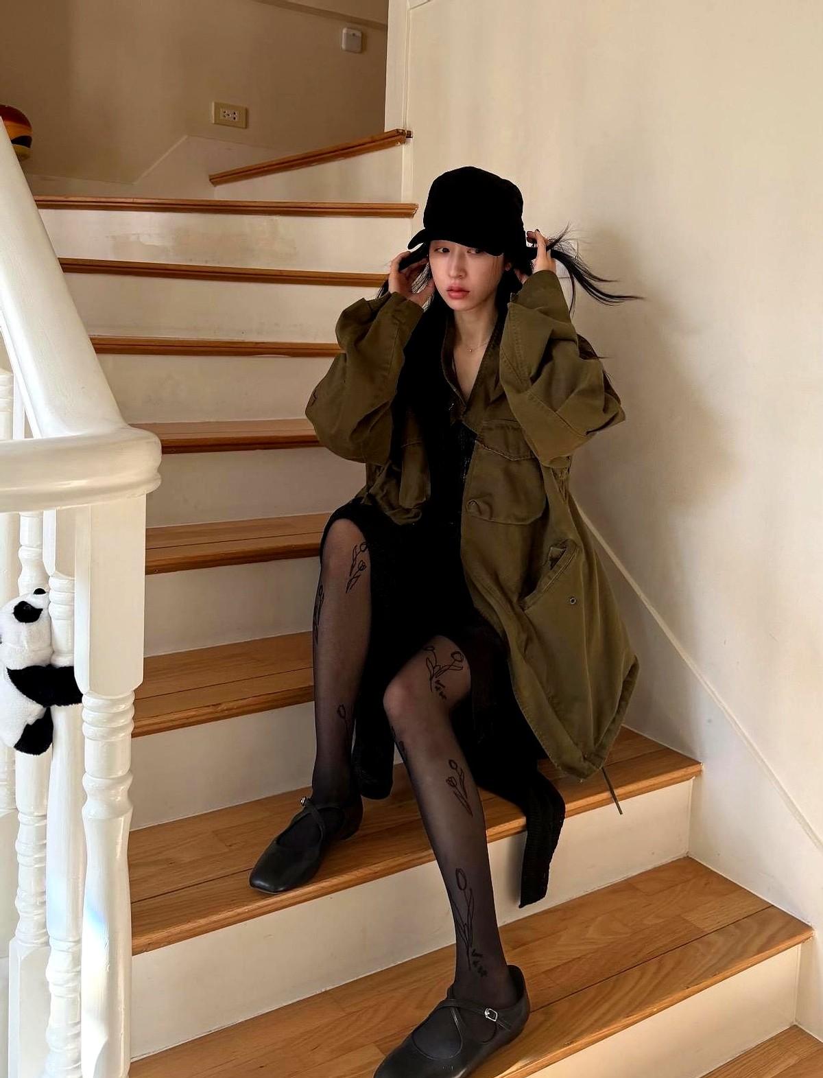 还得是周雨彤，把工装外套穿出了新感觉！

内娱女星里，她的私服真是一股清流。最近